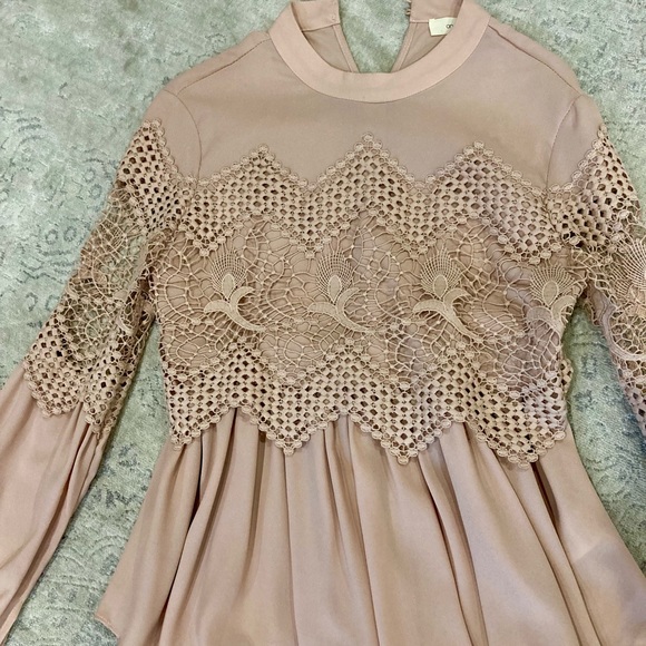 Nude/pale pink Lace blouse - Picture 2 of 5